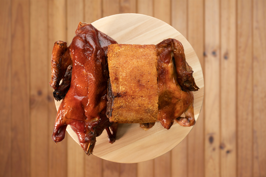 Three joint combo consist of Roast Duck, Roast Chikcen & Roast pork. Usually use for praying.